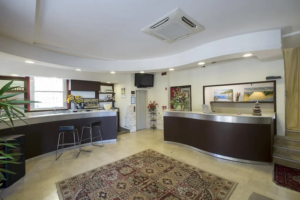 克罗萨尔酒店 里米尼 酒店